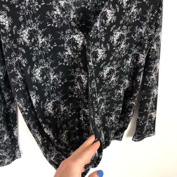 H&M Black White Floral Faux Wrap Shirt Top Women's Size XS - Picture 4 of 4